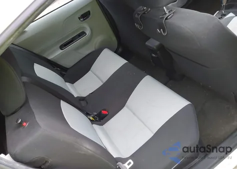 2012 Toyota Prius C Three z USA, uszkodzony, nr VIN JTDKDTB30C1513639